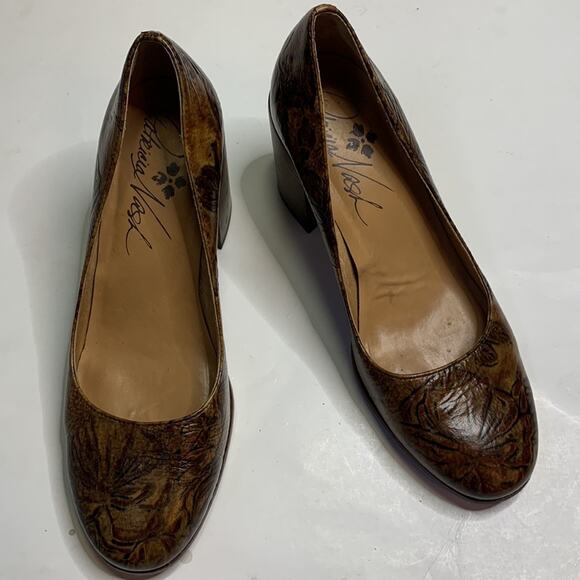 Patricia Nash Anita Block Heel Leather Pumps Bark Leaves Brown Shoes S-106 Sz 6 - Picture 2 of 10